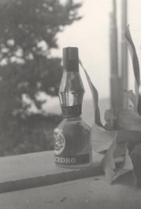 liquore cedro in bottiglia